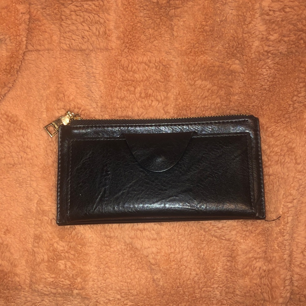 Jen & Co Black Leather Zip Wallet with dual Card Pockets